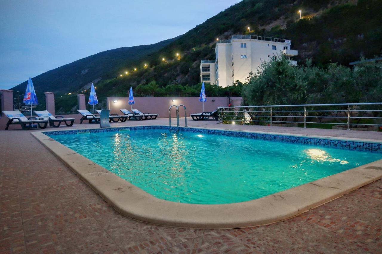 Apartments Maxi Katic Herceg Novi Buitenkant foto